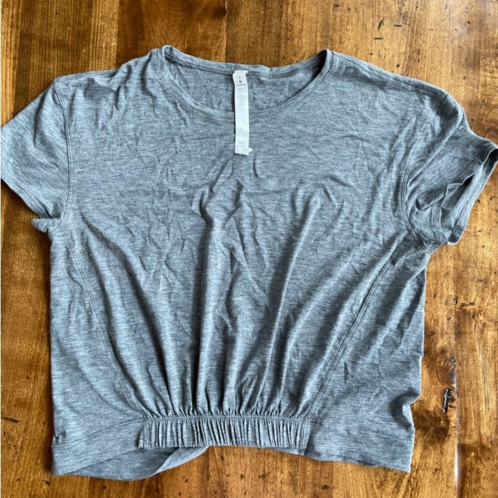Lululemon crop top (grey) size 4